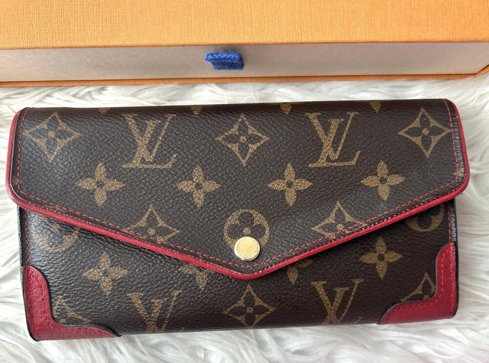 LOUIS VUITTON Sarah Retiro Monogram Wallet